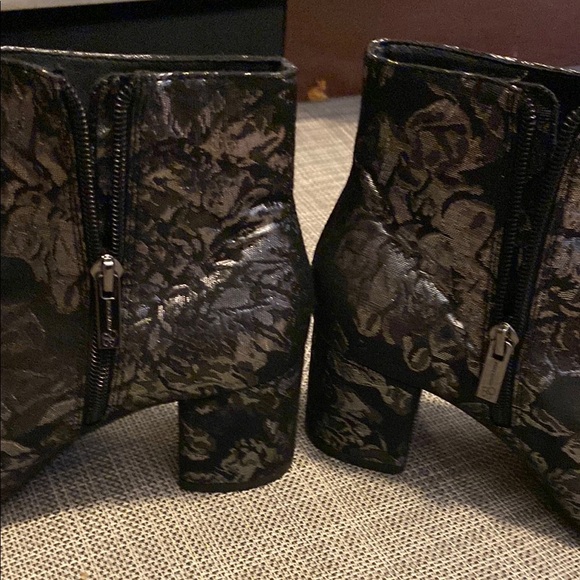 Jessica Simpson Ruella Black Ankle Booties with Chunky Heel - Picture 5 of 9